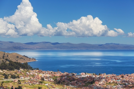20218049-볼리비아의-티티카카-호수