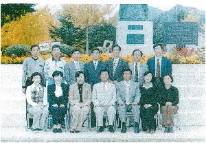 1997년도 백운초등학교 제66회 졸업 교직원사진.jpg