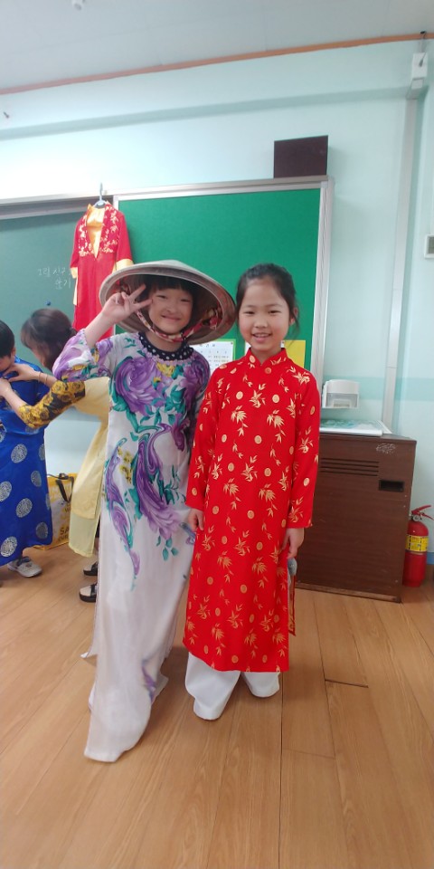 베트남 전통의상 입어보기.jpg
