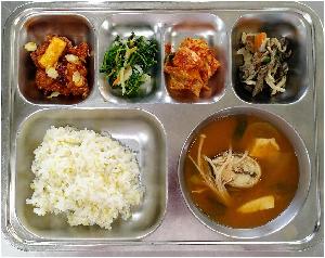 19.5.9 기장밥,대구탕,느타리쇠고기볶음,비름나물,김치,닭강정.png
