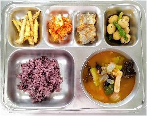 19.5.30 흑미밥,짬뽕국,메추리알조림,갈치구이,김치,찹쌀고구마스틱.png