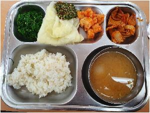 11.18 현미쌀밥,감자된장국,양배추찜,세발나물,제육복음,깍두기.jpg