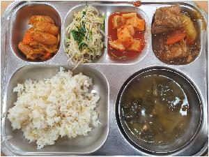 1.6 보리밥,시래기된장국,안동찜닭,숙주부추나물,비엔나소시지푸살리볶음,포기김치.jpg